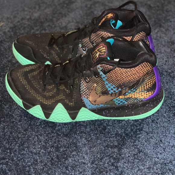 Kyrie Irving - Picture 2 of 4